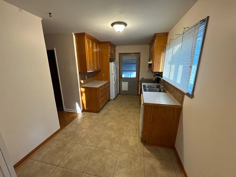 11508 E 51st St — Photo 5