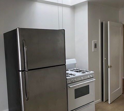 4th image of 2547 38th Ave