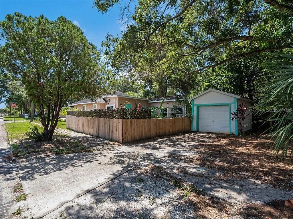 2 bed, 1.0 bath, 850 sqft, $1,590 — Photo 2