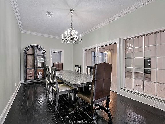 4th image of 814 Lee Hollow Dr