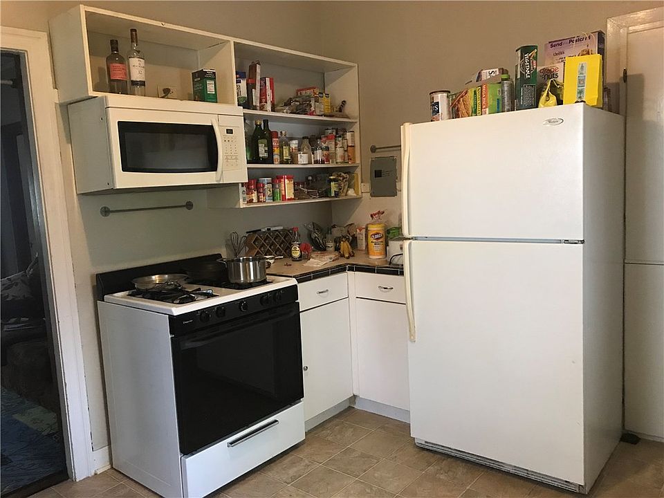 2nd image of 603 Bellevue Pl #A