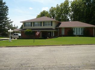 825 Saralyn Dr, Blackwell, OK 74631