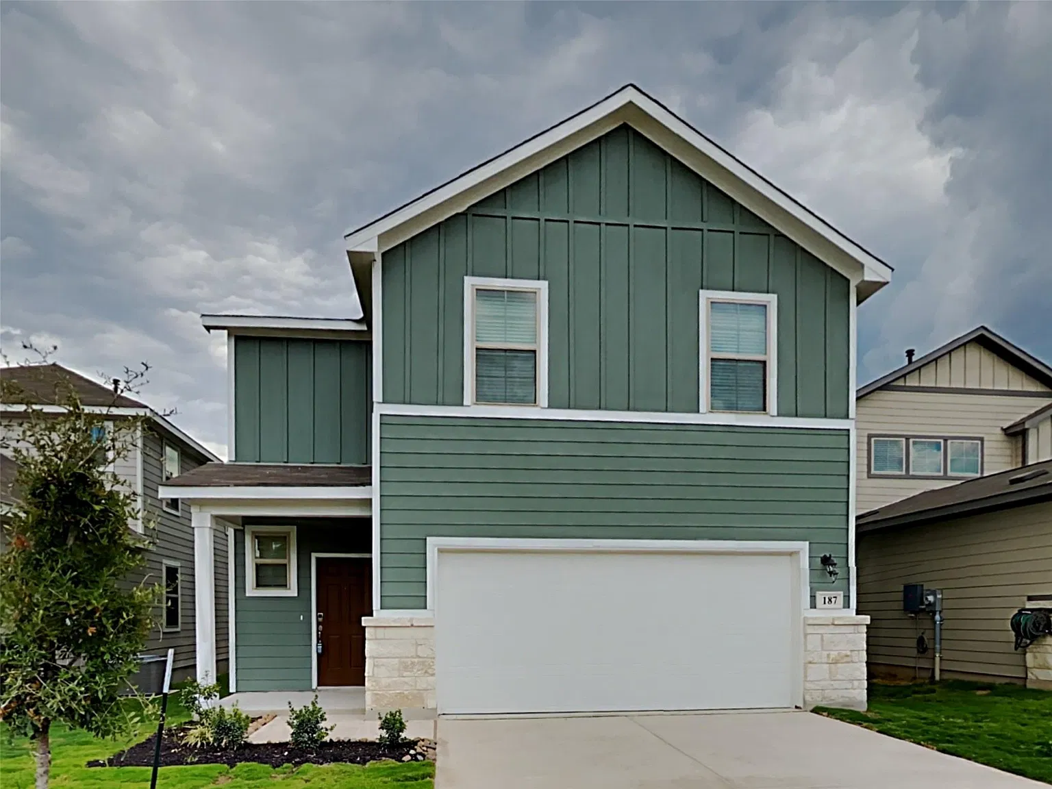 4 bed, 2.5 bath, 2097 sqft, $1,980 — Photo 1
