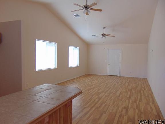 3rd image of 3733 Oro Ave