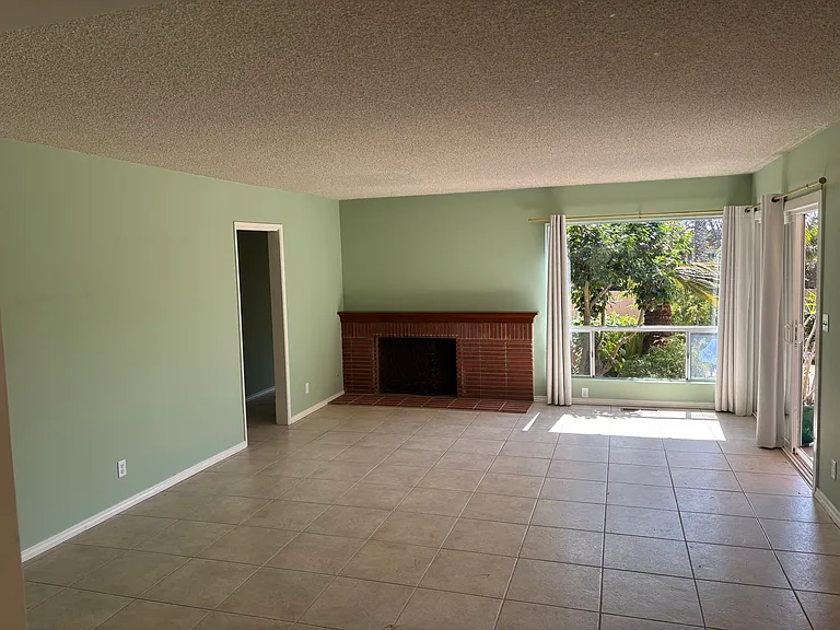 882 Cordova St — Photo 3
