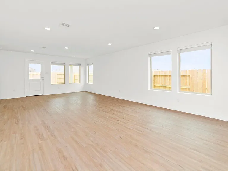 1634 Blue Cypress Dr — Photo 3