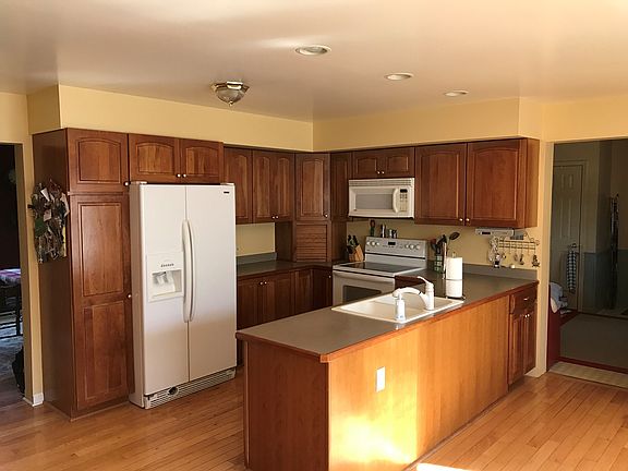 3rd image of 74 Deertrack Ln