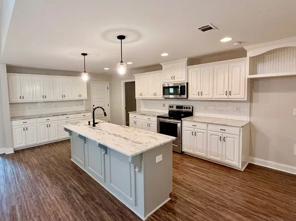 1443 Lowndes St, Opelika, AL 36801
