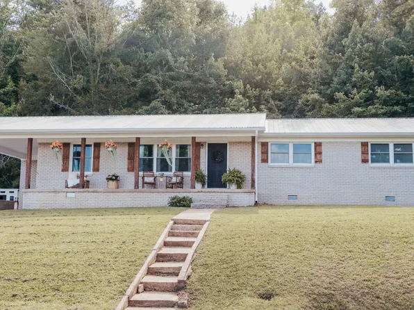 618 S High St, Waynesboro, TN 38485