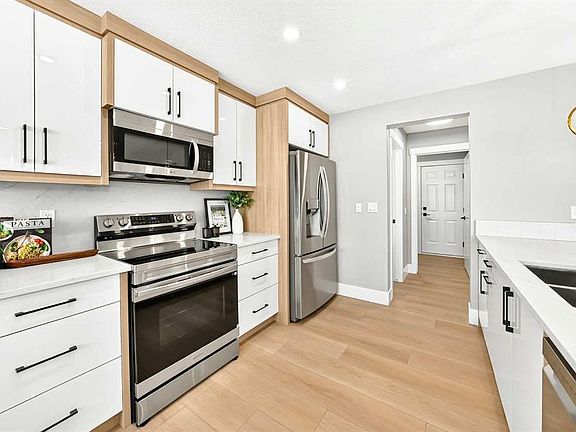 5th image of 230 SE Citadel Estates Hts NW