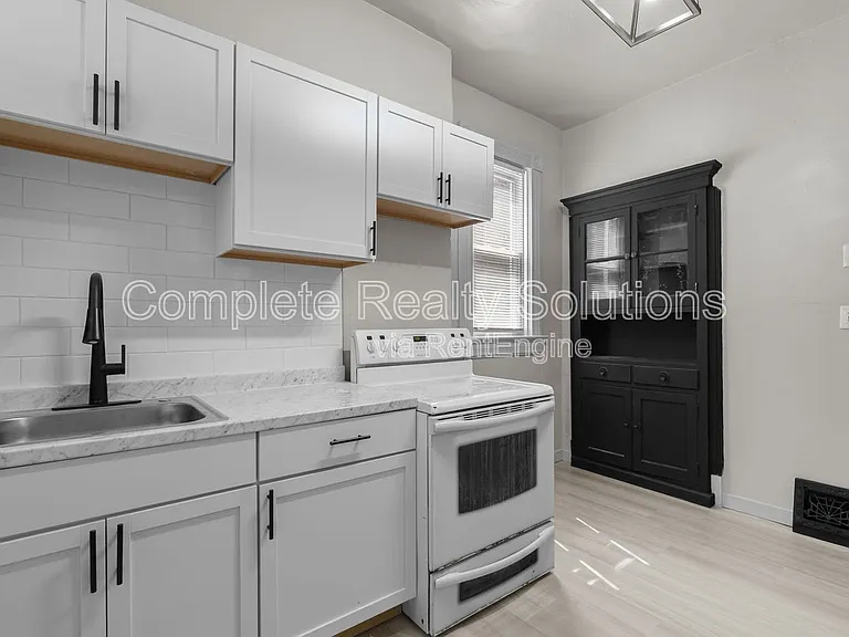 4038 California Ave — Photo 3
