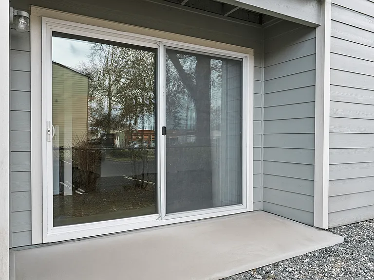 2 Bed 1 Bath - End Unit - 793 Sq Ft 2 Bed 1 Bath - End Unit - 793 Sq Ft