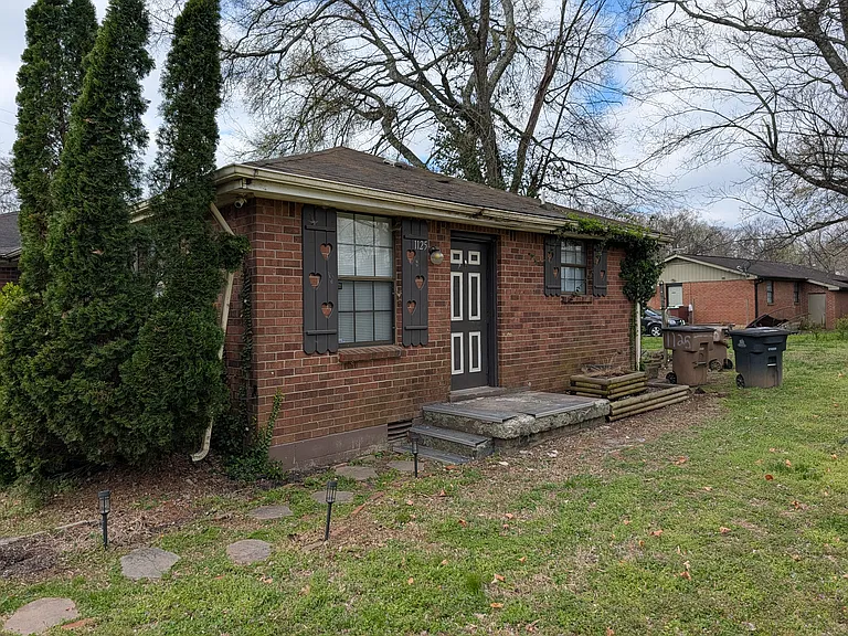 1125 Campbell St — Photo 1
