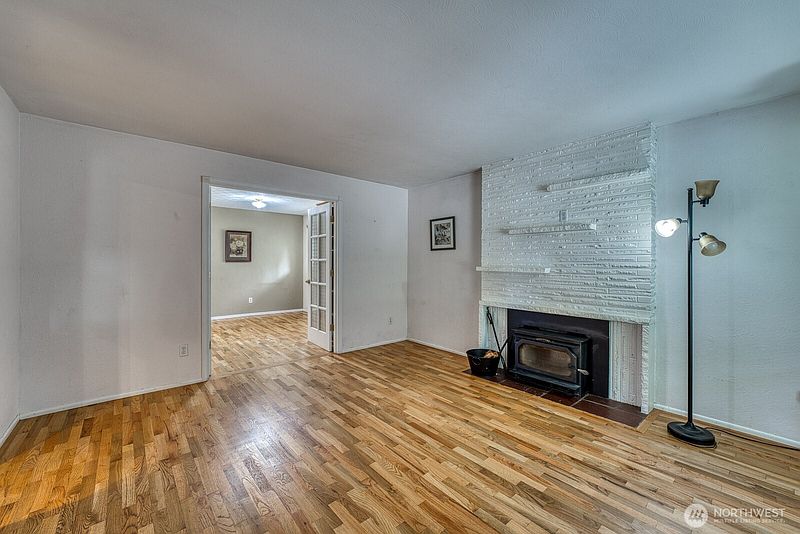 3rd image of 3119 Crystal Springs Road W