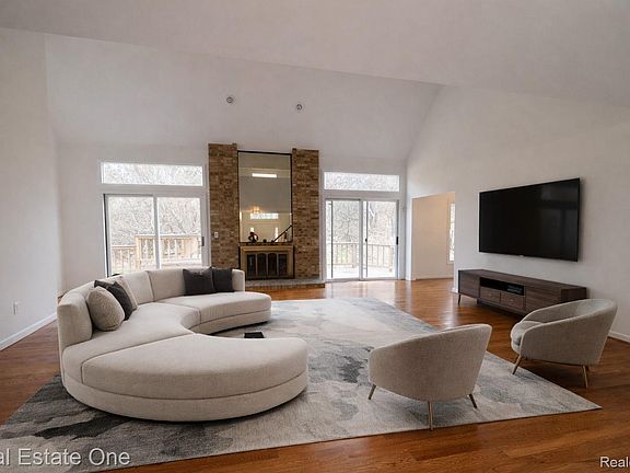 3rd image of 854 River Bend Dr