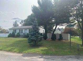 16 Katy St, Patchogue, NY 11772