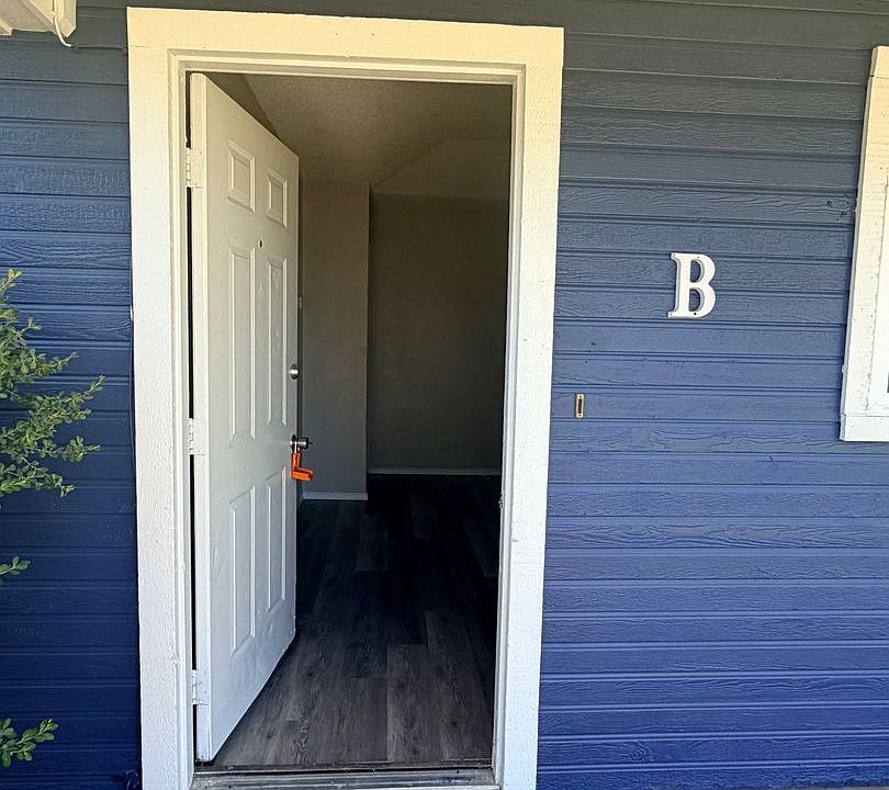 1st image of 4129 Lakewood Dr #B