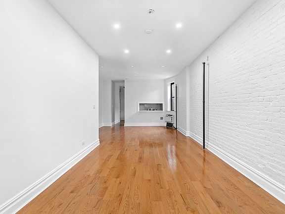 3rd image of 188 8th Ave Penthouse S