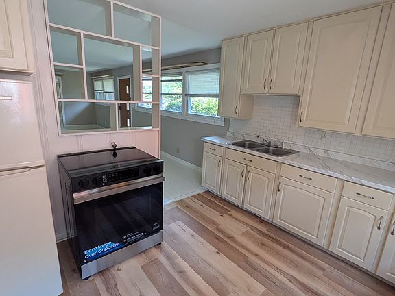 4th image of 927 Potter Ln
