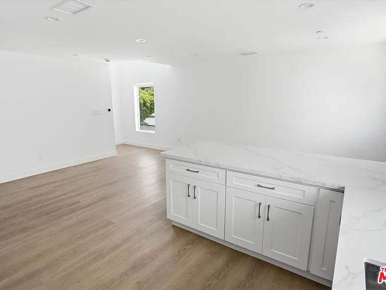 14167 Calvert St — Photo 11