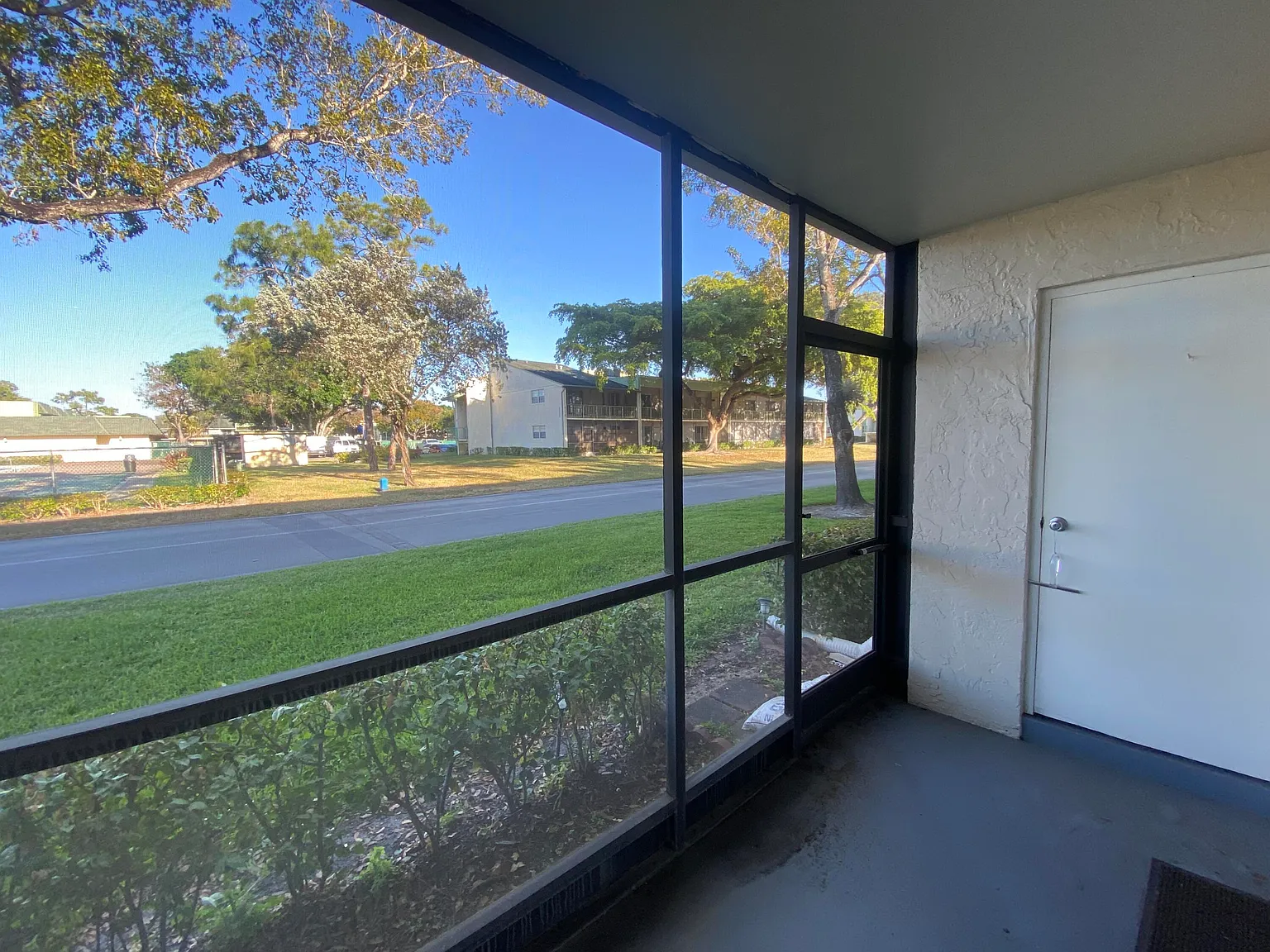 1 bed, 1.5 bath, 690 sqft, $1,650 — Photo 4