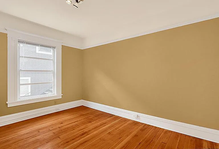 639 W Emerson St #B — Photo 5