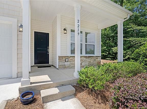 4th image of 2219 Lake Vista Dr
