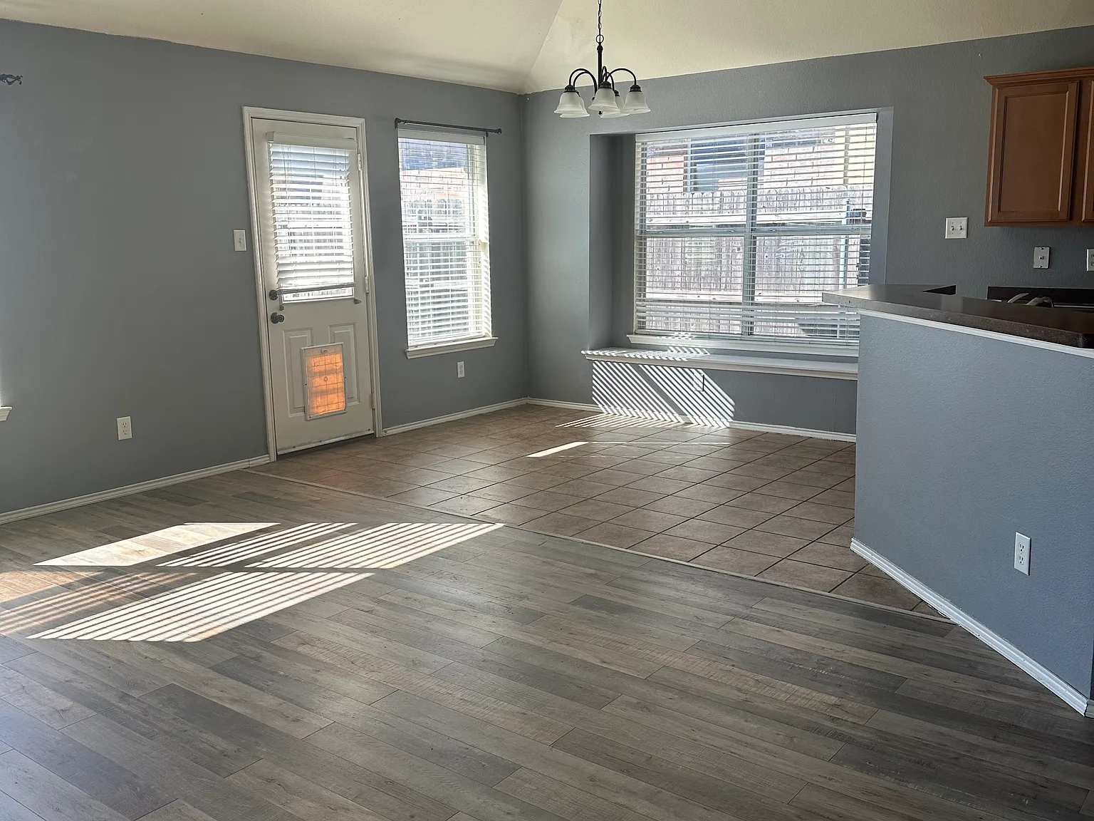 3 bed, 1437 sqft, $2,095 — Photo 2