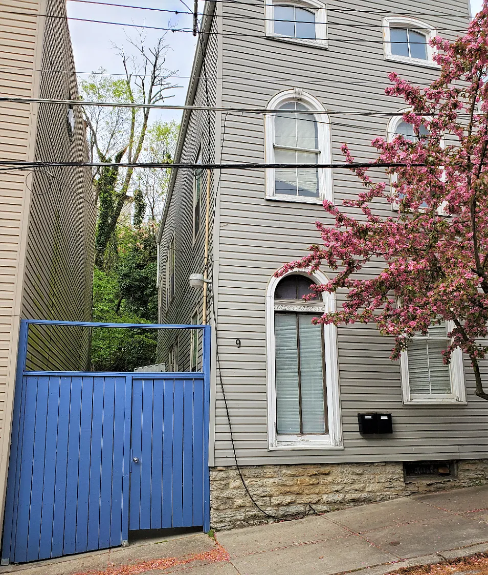 Building Photo - 9 W Hollister St
