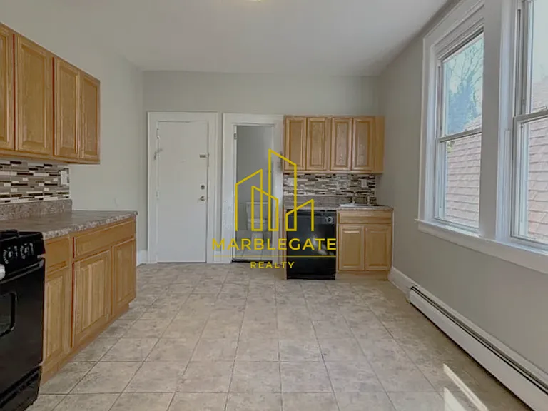110-112 Eastern Pkwy #33R — Photo 1