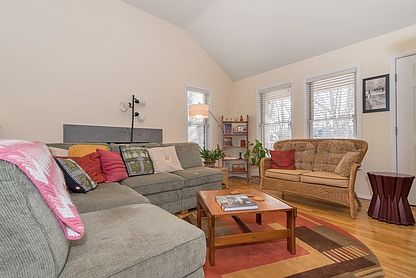 5th image of 46 Oak Dr