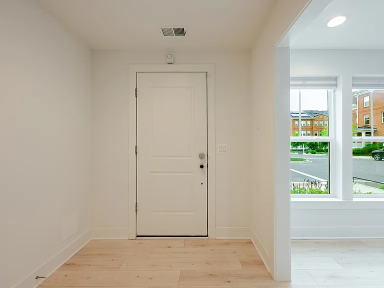 4450 Joseph Pl NE — Photo 11