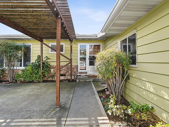 3rd image of 520 Raymond Drive