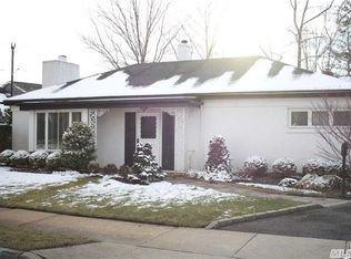 211 Park Ave, Merrick, NY 11566