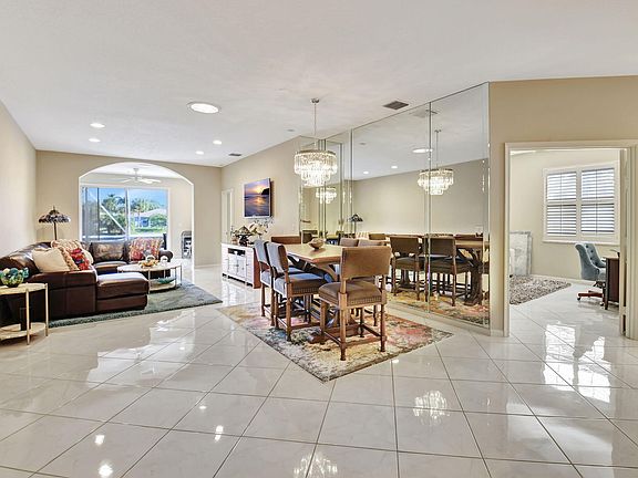 3rd image of 10581 Royal Caribbean Cir