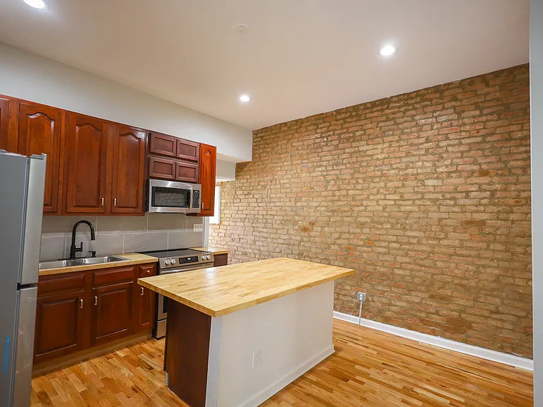 652 Delhi Ave — Photo 39