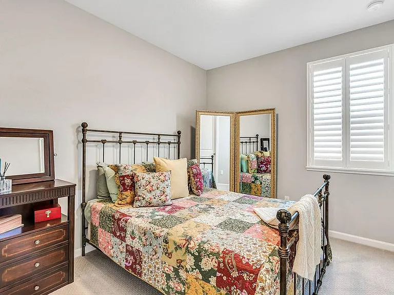 327 Pear Tree Ter #B — Photo 22