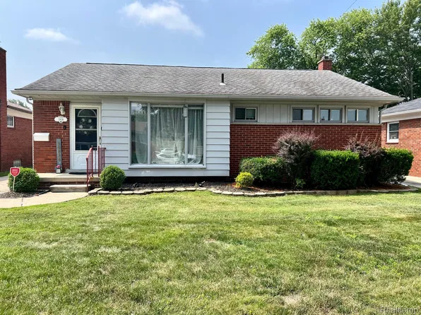 19836 Shady Ln, Saint Clair Shores, MI 48080