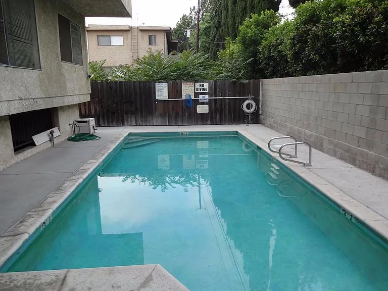 4747 Kester Avenue — Photo 9