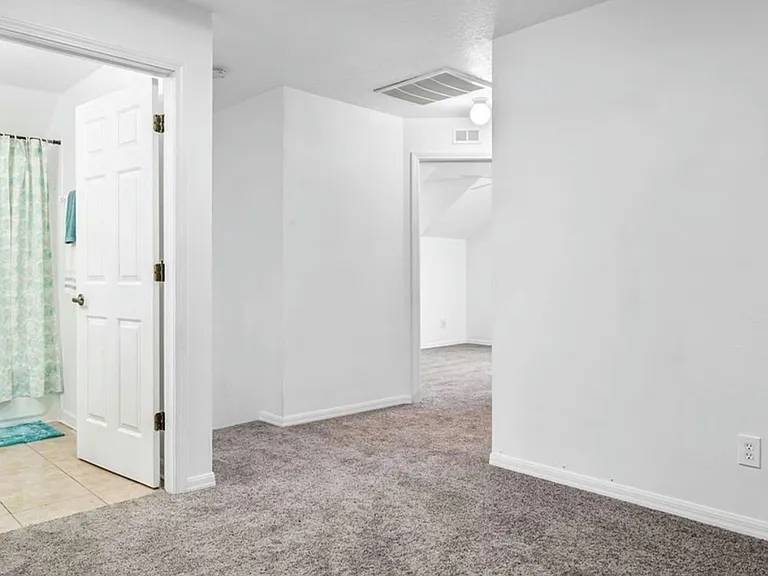 16013 Stags Leap Dr — Photo 24