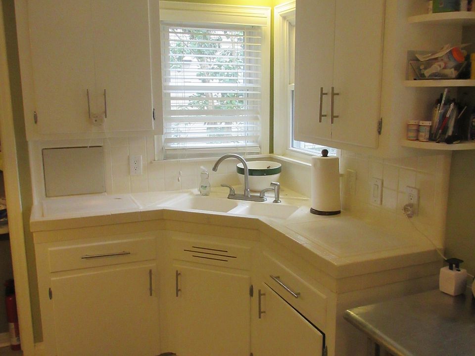 2nd image of 2629 Benjamin Ave