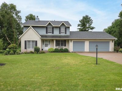 1040 Carriage Place Dr, Bettendorf, IA, 52722