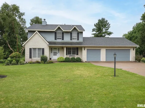 1040 Carriage Place Dr, Bettendorf, IA 52722