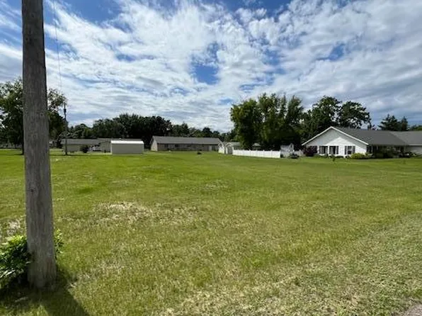 10th St NE, Staples, MN 56479
