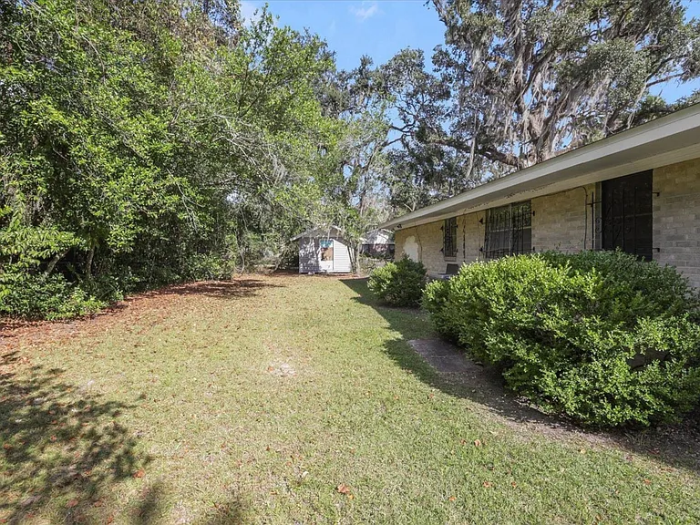 2352 Yorkshire Dr — Photo 17