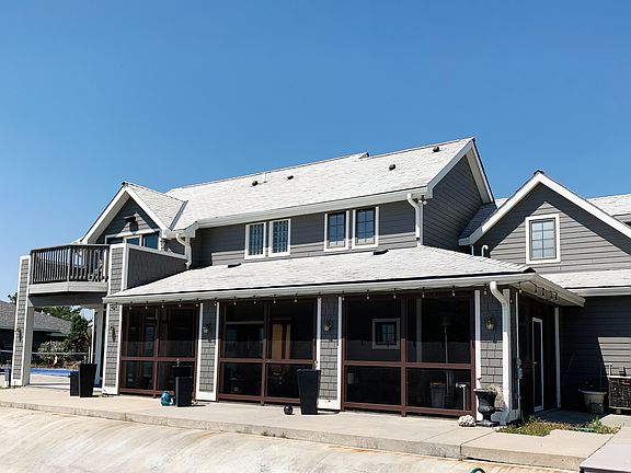 3rd image of 990 N Lakeshore Dr