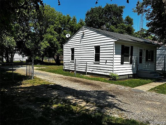 2nd image of 1233 Allen St