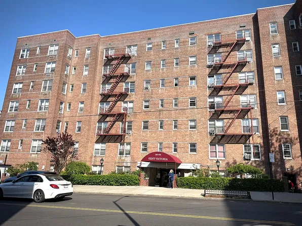 9002 63rd Dr APT 5C, Flushing, NY 11374