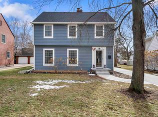 407 Derbyshire Rd, Waterloo, IA 50701