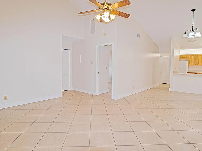 8883 SE Hobe Ridge Ave — Photo 13